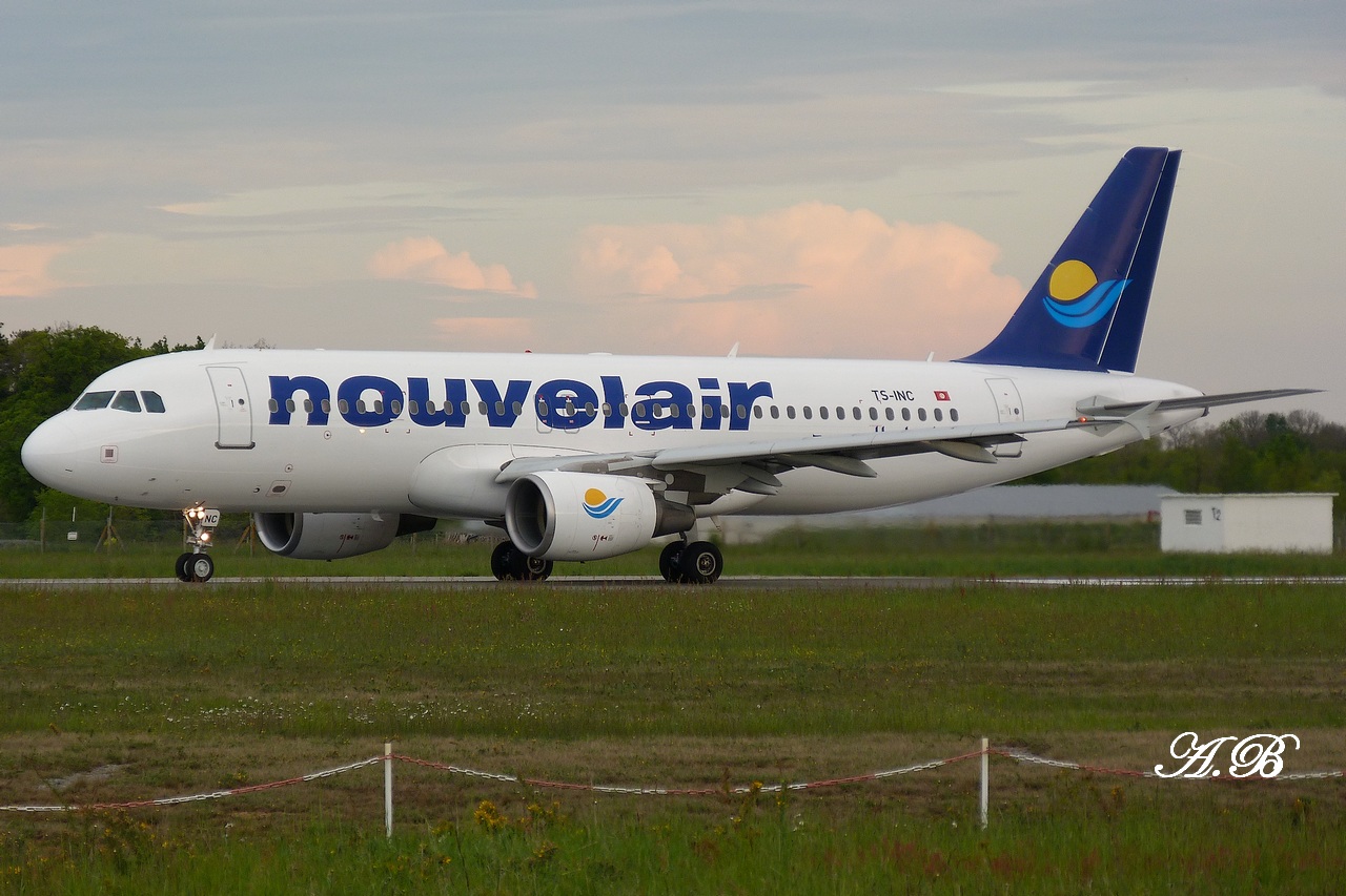[03/05/2012] Airbus A320 (TS-INC) Nouvelair "news colors" 1205050556401474949810691