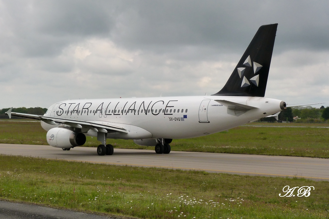 [SX-DVQ] Airbus A320 Aegean Airlines  Star Alliance C/S 1205070818011474949820335