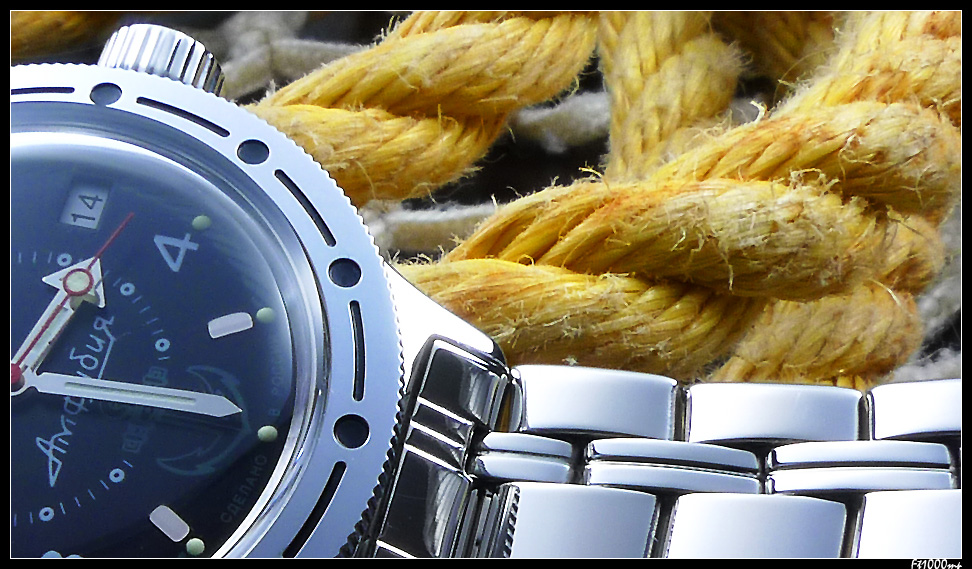 Attention les yeux: sujet dédié aux macros de vos montres..... Tome III - Page 3 1205090725361388899829691
