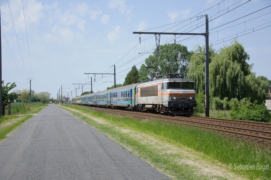 Photos et vidéos de la ligne Bordeaux - Toulouse - Narbonne - Sète (2007-2013) - Page 26 120517105810923529862499
