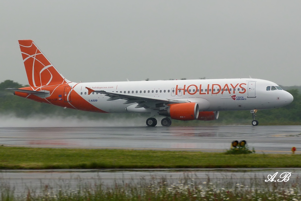 [20/05/2012] Airbus A320 (OK-LEF) HOLIDAYS Czech Airlines 1205220100391474949884737