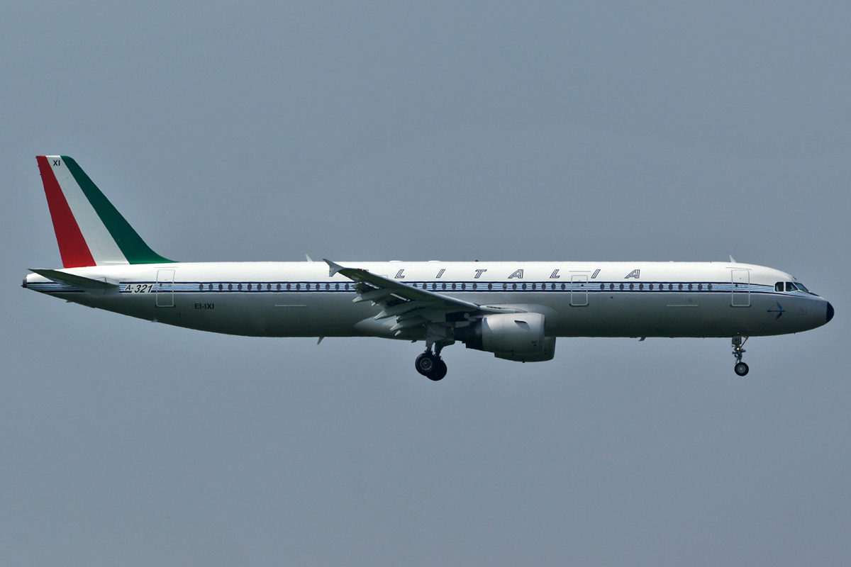 2416 A321 EI-IXI Alitalia Retro