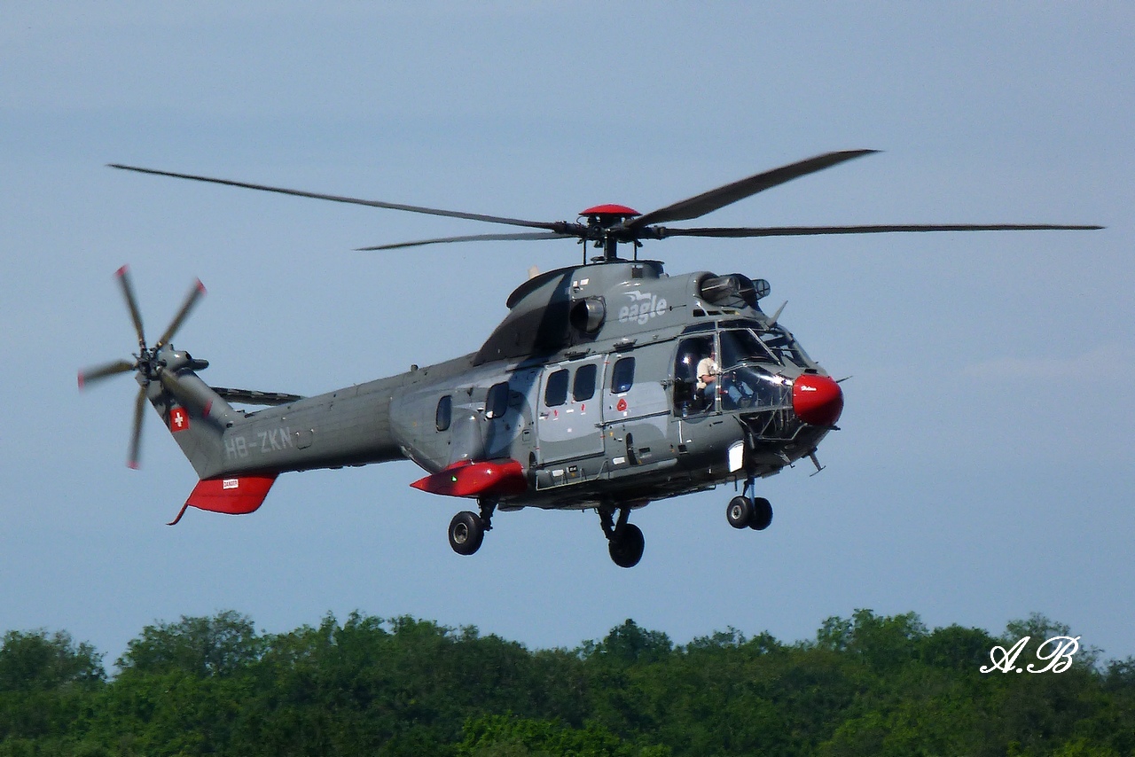 [26/05/2012] Super Puma (HB-ZKN) Eagle Helicopter  1205280525351474949911913