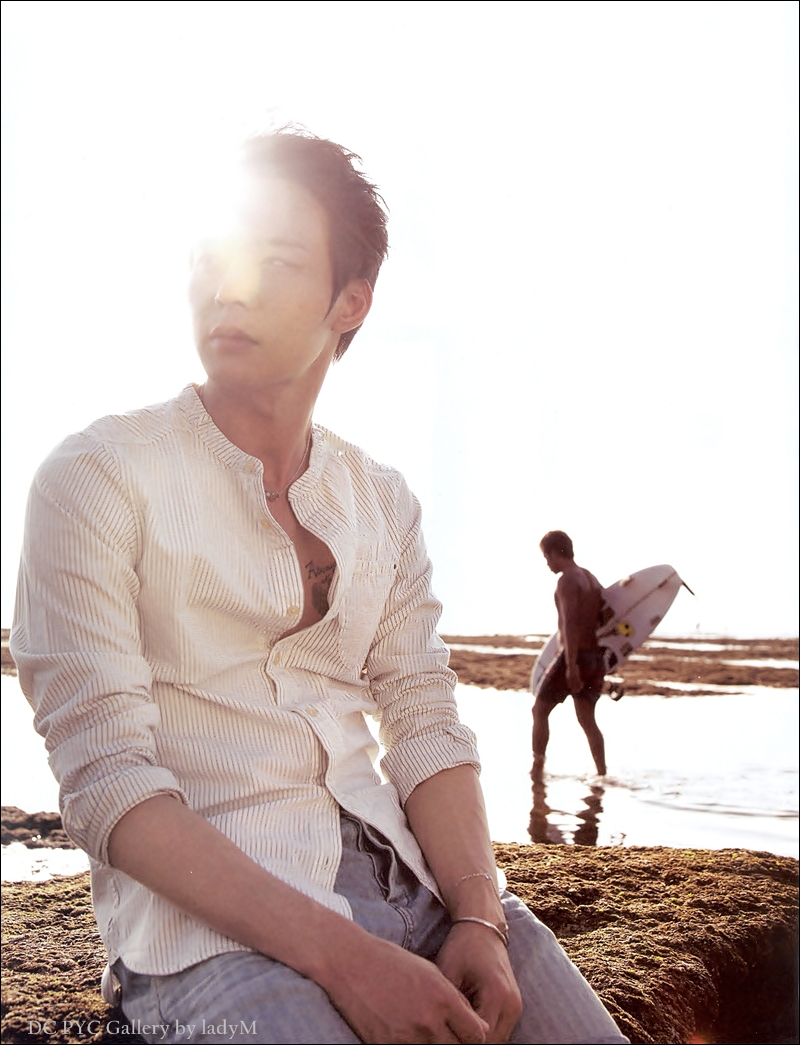 [PIC] Magazine "ELLE Korea" (Juillet 2012) 12061907213714887910003813