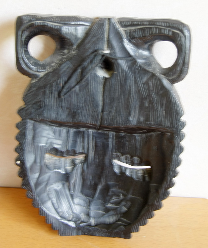 Masque africain en ebene 12070311272914560310059988