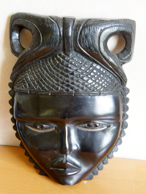 Masque africain en ebene 12070311272914560310059989