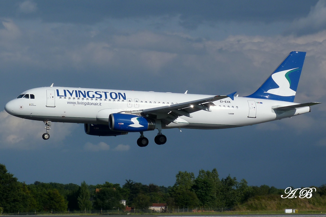[20/07/2012] Airbus A320 (EI-EXK) Livingston 12072101305915267110127121