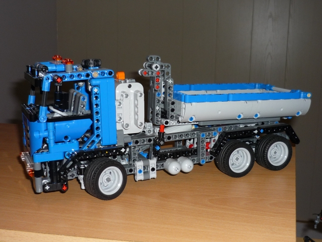 CAMION CONTENEUR 8052