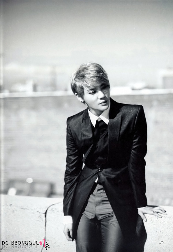 [PIC] 120828 Xia JunSu - Uncommitted Photobooklet 12082808402014887910256141