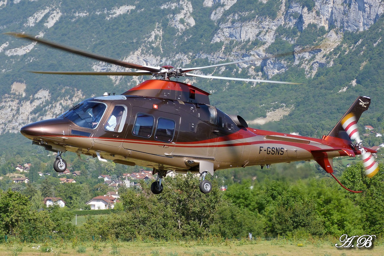 [29/07 - 16/08/2012] : Annemasse, Courchevel, Annecy, Chamonix... : Hélicos et avions dans les Alpes 12082901131115267110257006