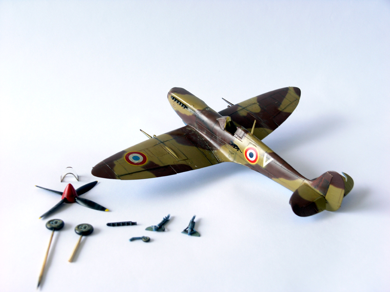 Spitfire Français Mk IX Corse 1943 - [ICM] 1/48 - Màj 03/09 - Maquette finie - Page 3 12083005394811241910262471