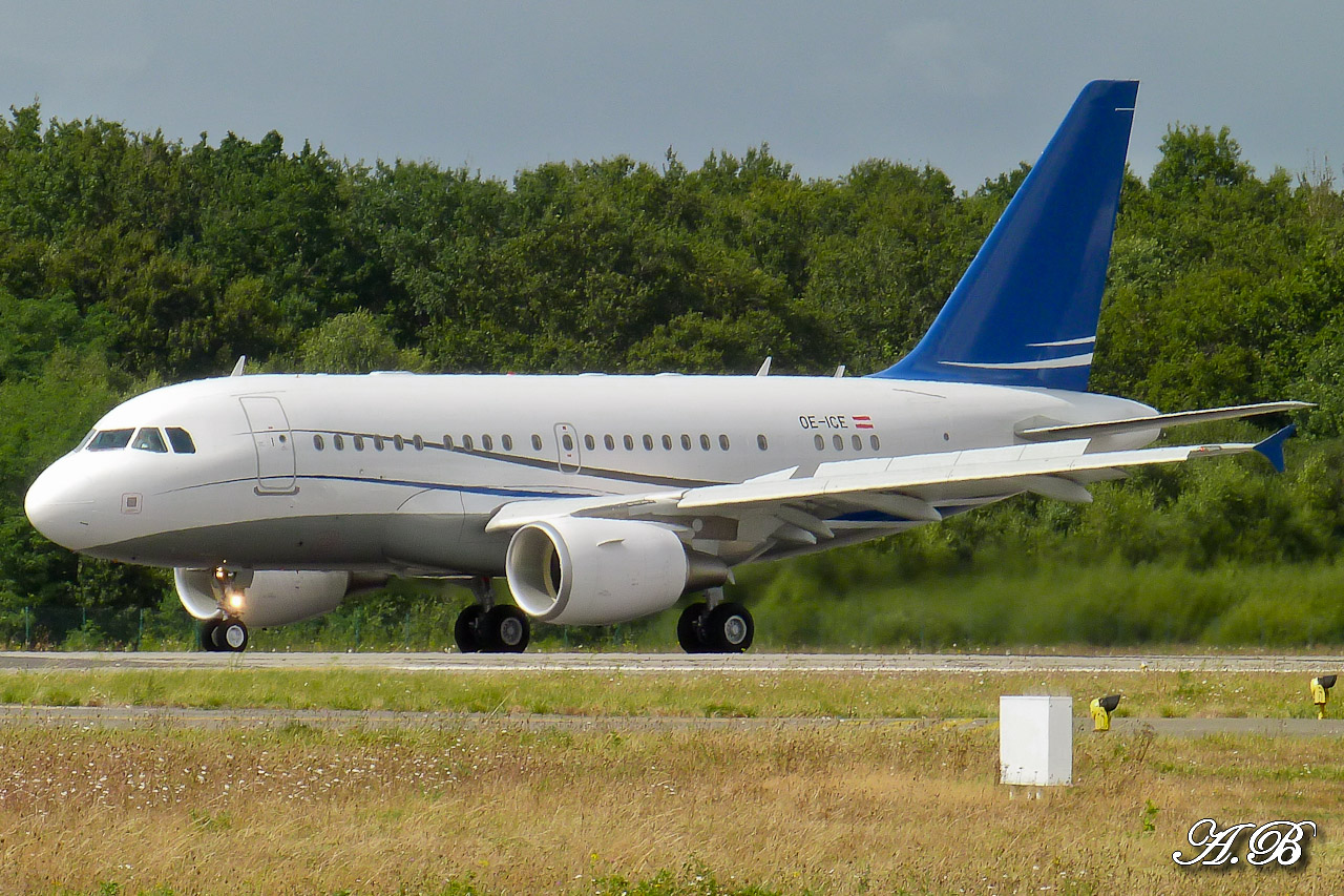 [30/08/2012] Airbus A318 (OE-ICE) JetAlliance 12090201240715267110272928
