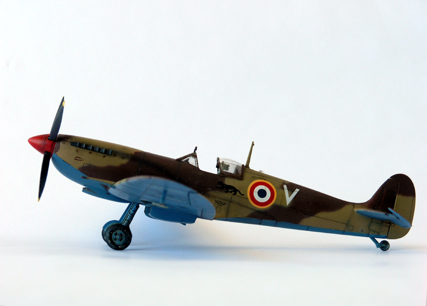 Spitfire Français Mk IX Corse 1943 - [ICM] 1/48 - Màj 03/09 - Maquette finie - Page 3 12090308151211241910279757