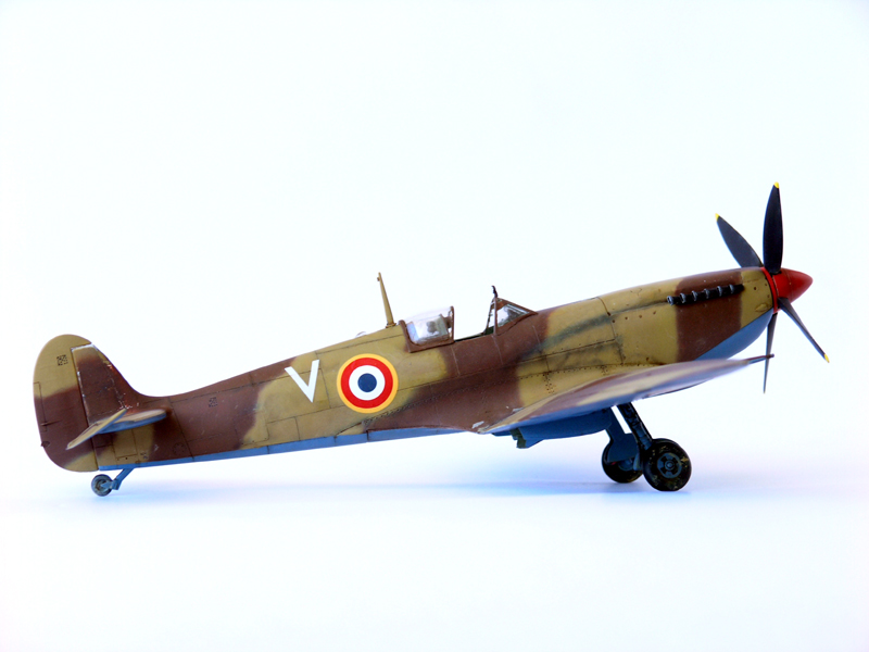 Spitfire Français Mk IX Corse 1943 - [ICM] 1/48 - Màj 03/09 - Maquette finie - Page 3 12090308151211241910279759