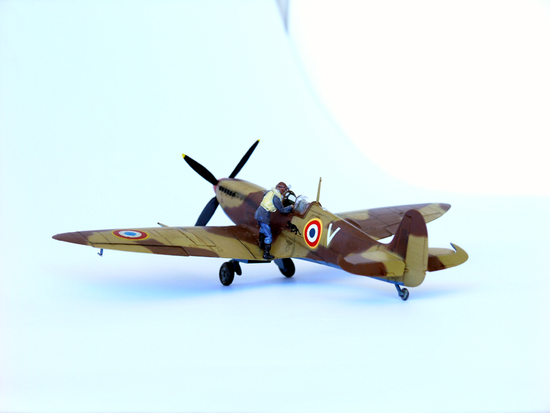 Spitfire Français Mk IX Corse 1943 - [ICM] 1/48 - Màj 03/09 - Maquette finie - Page 3 12090308151211241910279761