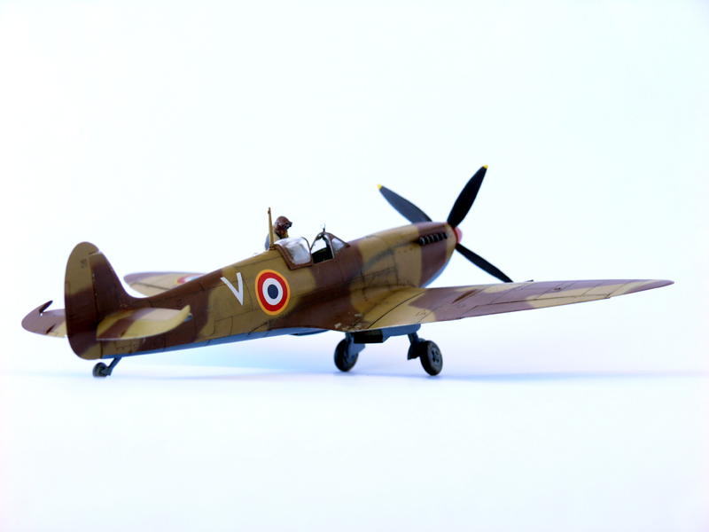 Spitfire Français Mk IX Corse 1943 - [ICM] 1/48 - Màj 03/09 - Maquette finie - Page 3 12090308151311241910279762