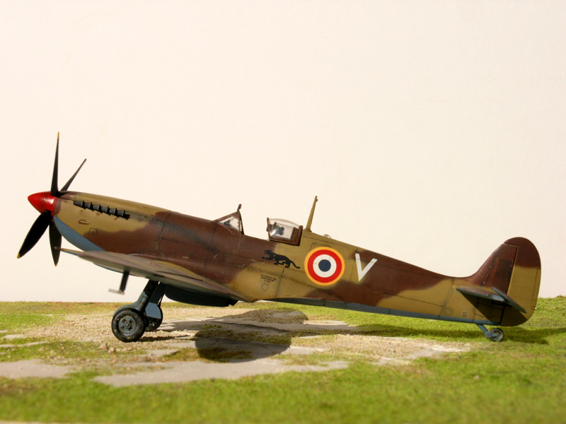 Spitfire Français Mk IX GC II/7 "Nice" - Corse 1943 - [ICM]  12090310362511241910280352