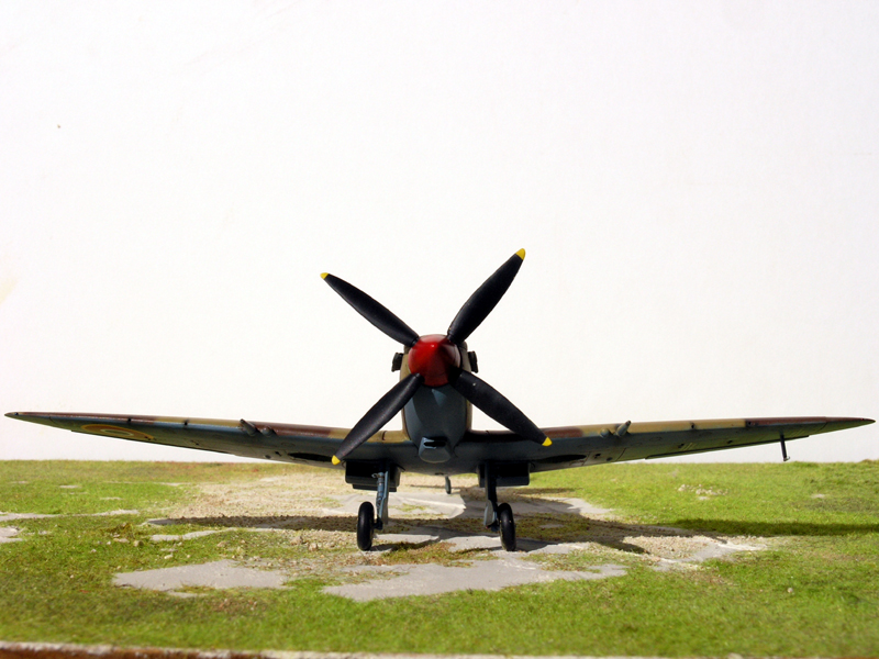 Spitfire Français Mk IX GC II/7 "Nice" - Corse 1943 - [ICM]  12090310362611241910280355