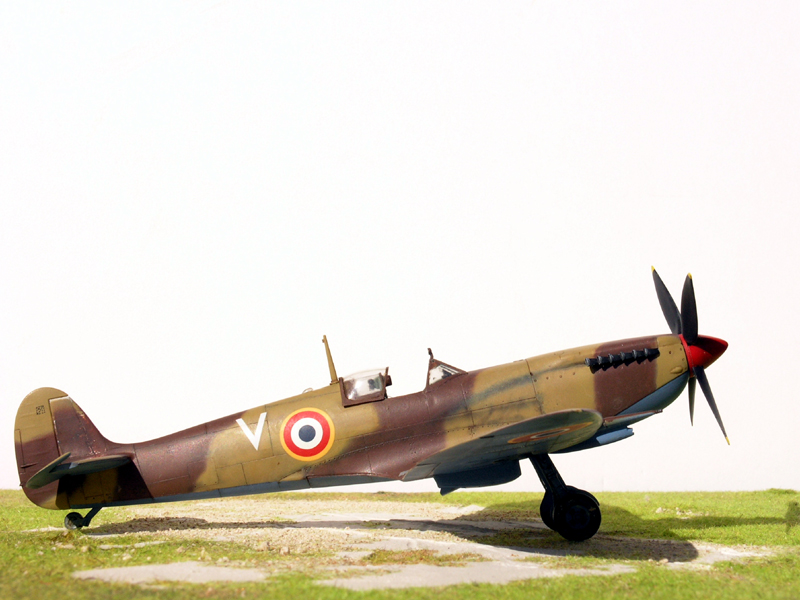 Spitfire Français Mk IX GC II/7 "Nice" - Corse 1943 - [ICM]  12090310362711241910280356