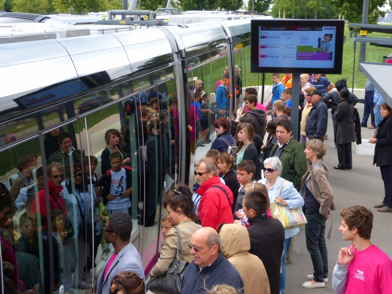 inauguration Tramway Dijon 12090512480515449510284085