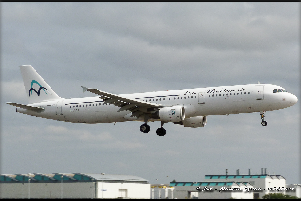 Spotting du 10/09/2012 : Airbus A321-200 (F-HCAI) Aigle Azur 12091011111315267110305109