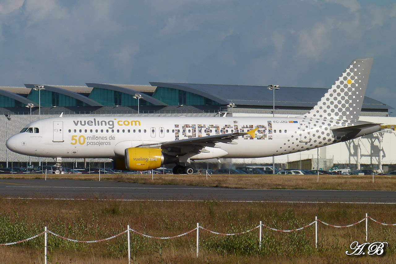 [27/09/2012] Airbus A320 (EC-JZQ) Vueling: ¡Gracias! 50 Million Passengers 12100701301215267110405173
