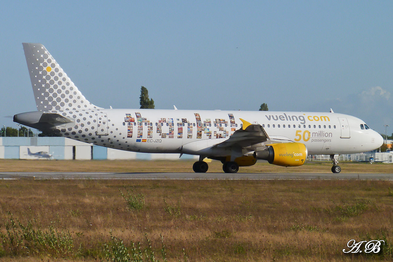 [27/09/2012] Airbus A320 (EC-JZQ) Vueling: ¡Gracias! 50 Million Passengers 12100701303715267110405177