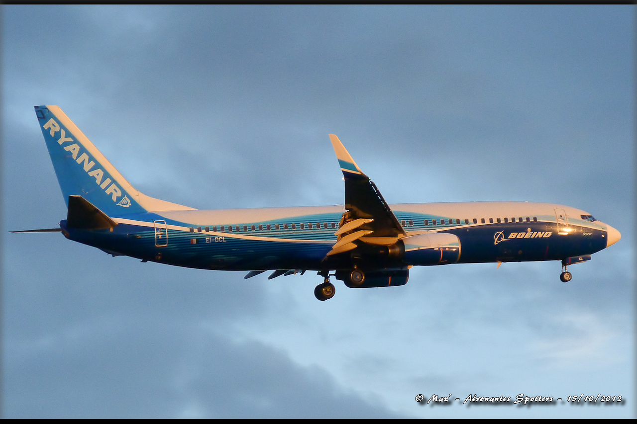 [15/10/2012] Boeing 737-8AS Ryanair (EI-DCL) Dreamliner livery 12101509461815267110439079