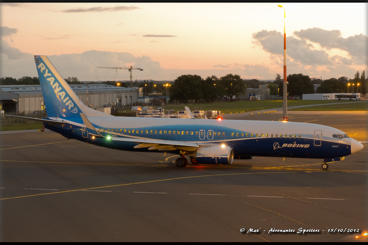 [15/10/2012] Boeing 737-800 (EI-DCL) Ryanair : Dreamliner livery 12101509461915267110439083